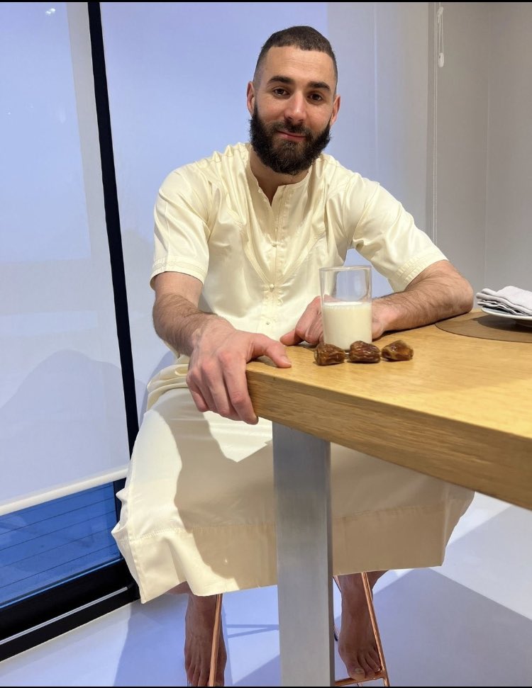 #Benzema en mode ramadhan…. 3 dattes, 3 buts 😎😎 #Barcarealmadrid #HalaMadrid
