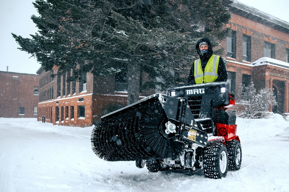 BOSSSnowplows's tweet photo. Your sidewalk soldier #SRMAG https://t.co/S6NG7QZ1oV