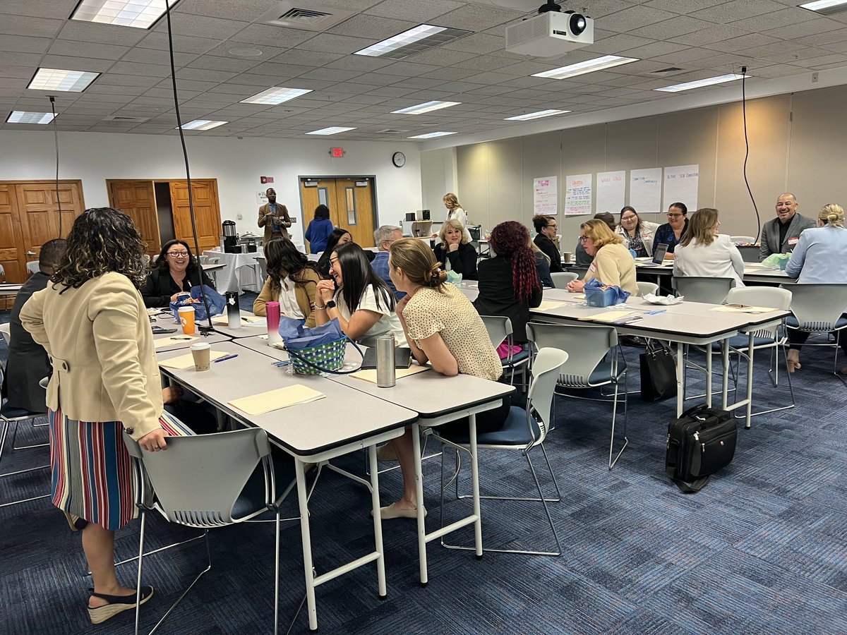 Emily D Bush tweet media