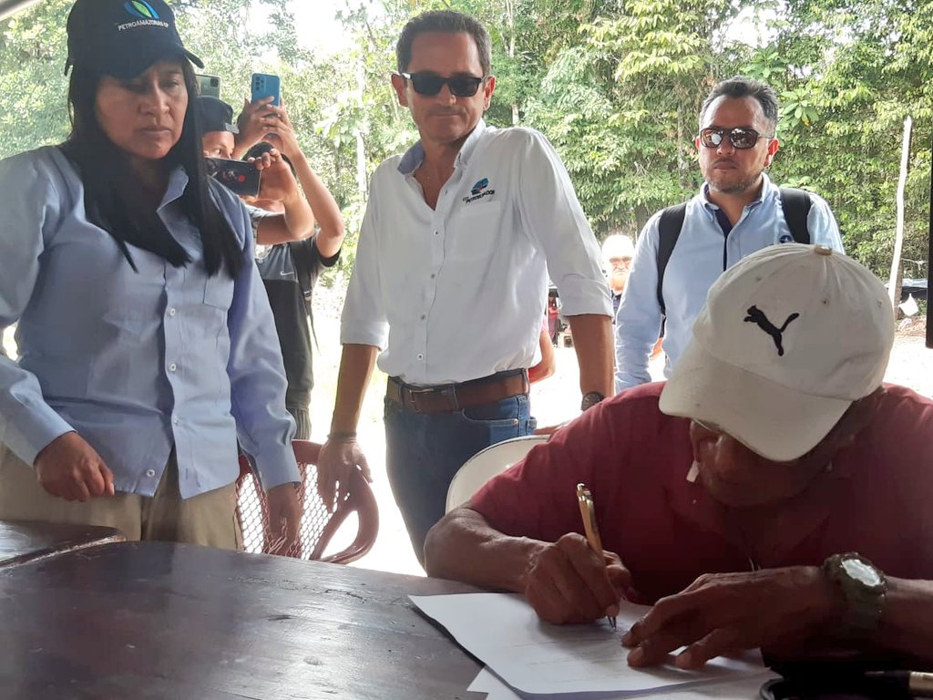 confeniae1's tweet photo. 🔴 #ULTIMAHORA
Tras varias semanas de paralización se firma un acuerdo entre la Comuna Kichwa Edén y @EPPETROECUADOR, con lo cual se da por finalizada la medida de hecho en la provincia de #Orellana. https://t.co/HI97M5v4nd