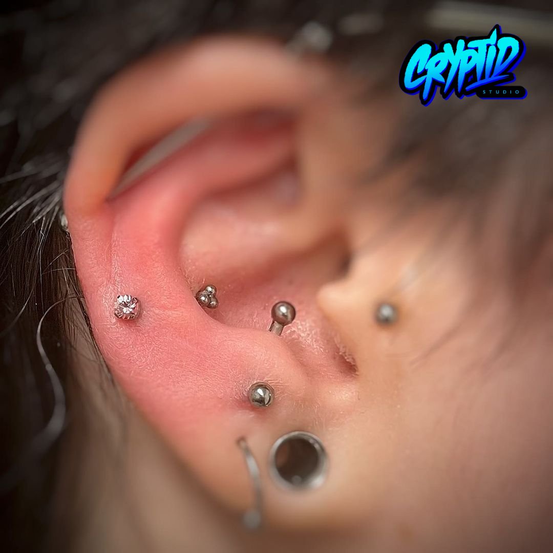 cryptid_studio's tweet image. Perçage de l&apos;hélix percé par @mantixpiercing avec un bijou de chez @neometaljewelry
L’anti-tragus par @piercingbyblue

Pour prendre rendez-vous, visitez: cryptidstudio.as.me

#earpiercing #montrealpiercers #piercing2me  #helixpiercing #bijou