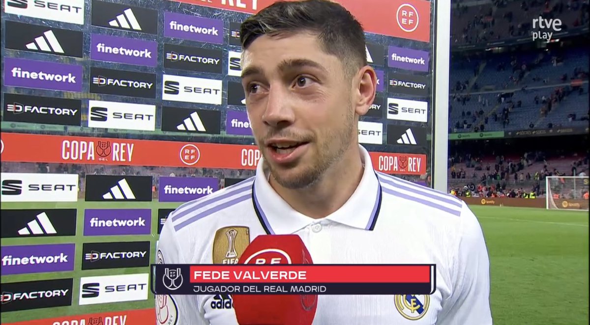 theMadridlZone's tweet photo. 🎙️Fede: “We gave them a bit of breathing room the last few Clasicos but we realized we need to put them in their place again. Look at how they’re acting like rabid dogs at the end of the game. It’s delightful to watch them rattled like that, as they always are *laughs*” #rmalive https://t.co/KRXsXRT5Sk