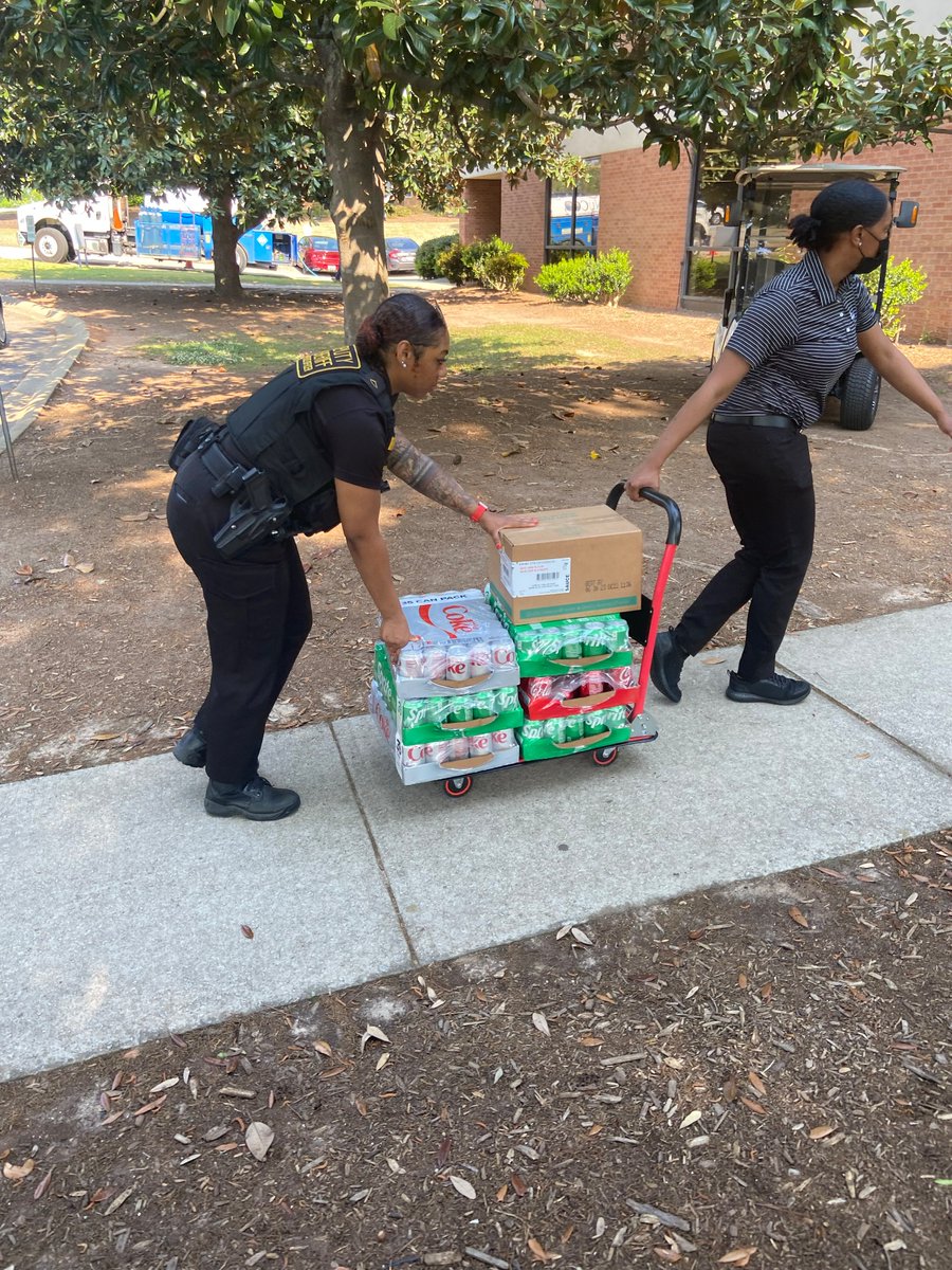 RCSD's tweet photo. Today #TeamRCSD partnered with students from Columbia International University, Benedict College, and Columbia College for #RAMServe. RAMServe is an annual day of service that aims to bring “Renewal Around the Midlands.” We are honored to help with such a  wonderful event! https://t.co/D6N9Eks2S8