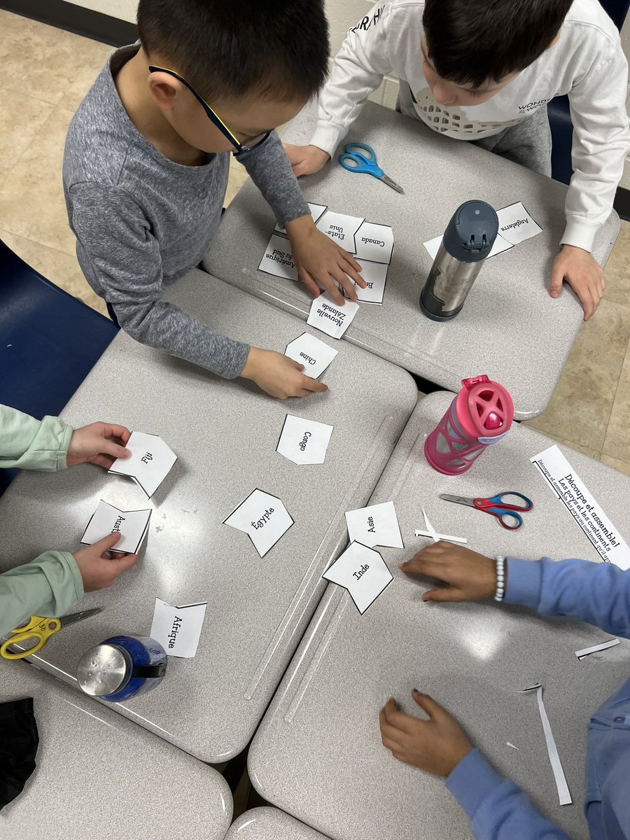 Working in groups to figure out which pays belongs to which continent …🤔🌍