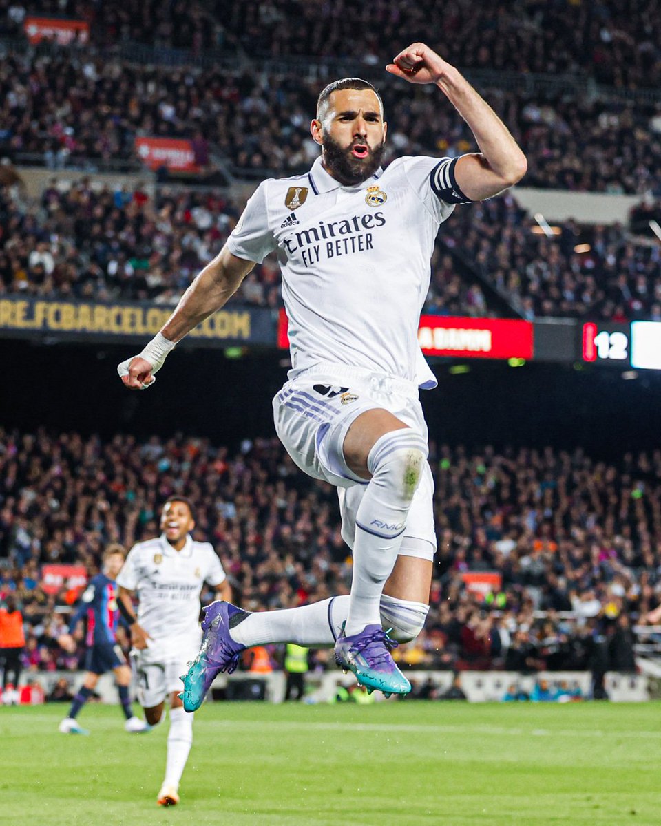 GOLEÓ EL REAL MADRID ⚽

Con HAT-TRICK y asistencia de Karim Benzema, el Barcelona se quedó afuera de la Copa Del Rey por 4-0 en contra en la vuelta. 👋🏆👑

En el 🏟️ Camp Nou pidieron por el argentino Lionel Messi en el minuto 🔟. 🇦🇷