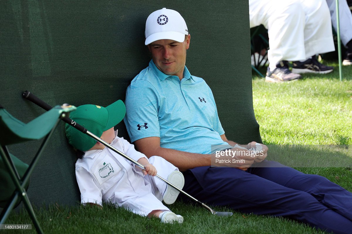 GettySport's tweet image. Rory McIlroy embraces his daughter Poppy, Jordan Spieth takes a break on with his son Sammy and Tommy Fleetwood walks with his son, Franklin, as they take part in the Par3 contest at #themasters in Augusta, GA 📷: @Cannonball63 , @patricksmith04
,