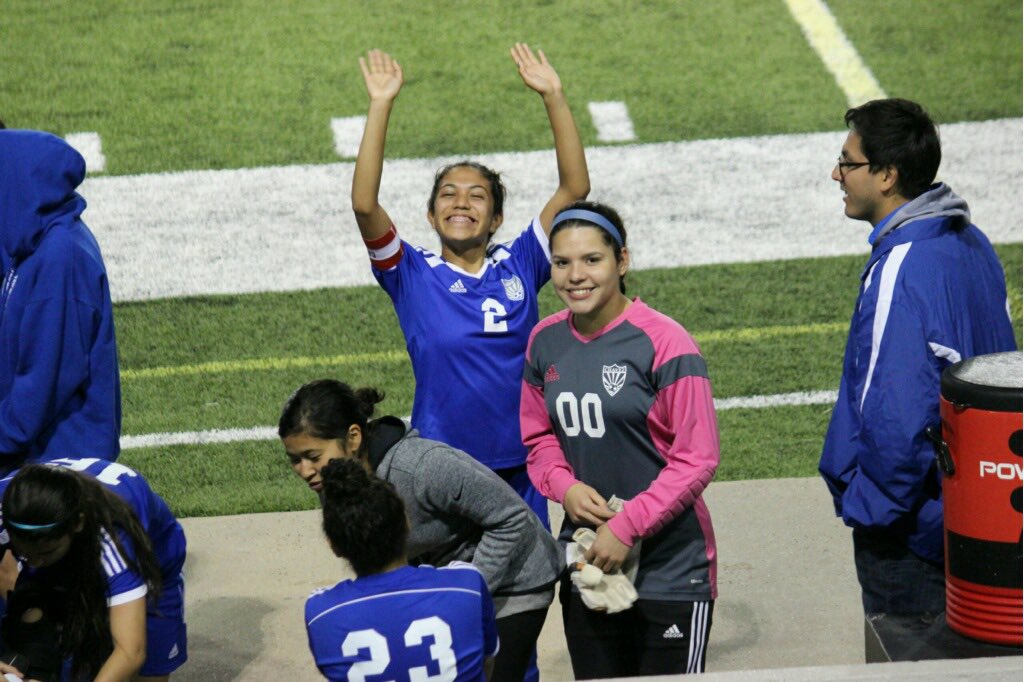 FridaLayna's tweet photo. Awwww how I miss Hs soccer 🥺🥺 https://t.co/u9XNZTm3UM