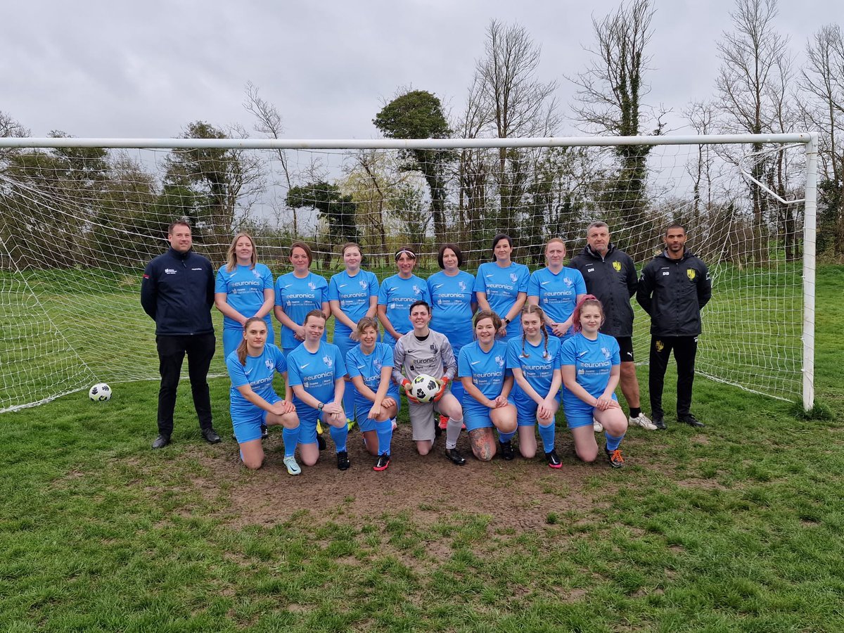 wincantonladies's tweet photo. Great to be back on our pitch for training tonight, which included a little photo session with one of our brilliant sponsors Jeans Electrical ⚽️
#ladiesfootball #WTLFC #training #hornets https://t.co/uAgm11bYSl