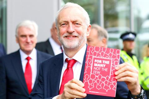 mac123_m's tweet photo. We had homes for all, life-long education free for all, proper pay for all, nationalisation of rail and utilities, but now we've got fly tippers to clean up after themselves. F*ck me. From radical transformational policies to this s*it.....What we could have had 🥺 https://t.co/aS3VOmC0cp