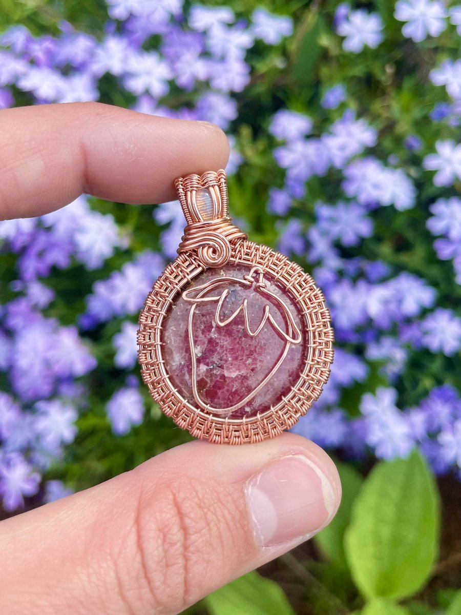 WickedWireCraft's tweet photo. A few more pretty pieces that will be available this Friday 🥰🌵🍓✨ https://t.co/1jTE4Ii96H