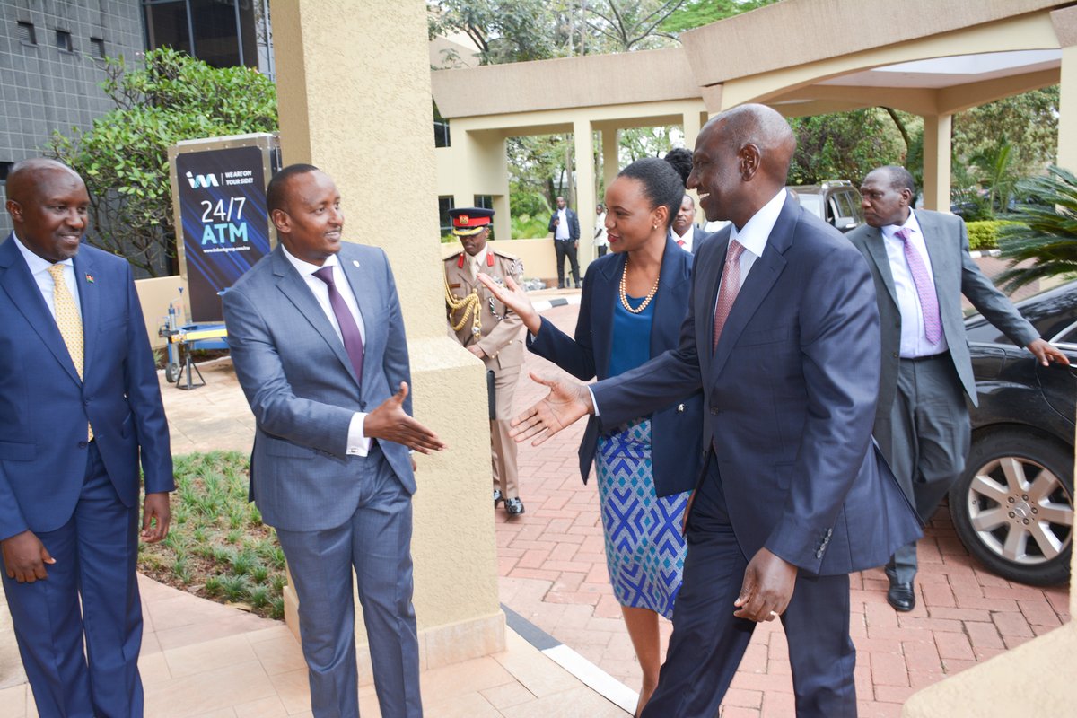 Diaspora_KE's tweet photo. H.E @WilliamsRuto was received by PS @roselinenjogu for the Diaspora engagement with Kenyans living in Rwanda. The President was then taken through a display of Kenyan businesses and organizations operating in the country. 🇰🇪🇷🇼@kenyaHCrwanda @ForeignOfficeKE  
(1/4) https://t.co/LOfMhgZp6E