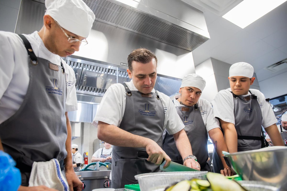 Our special Guest of the Week is in town!
Today our students had the opportunity to learn the Tempura Technique firsthand from chef @jgomezluna  emphasizing that the best outcome is achieved when there is a strong foundation in the process. Thank you, Chef!
#SUmakesYOUhappen…