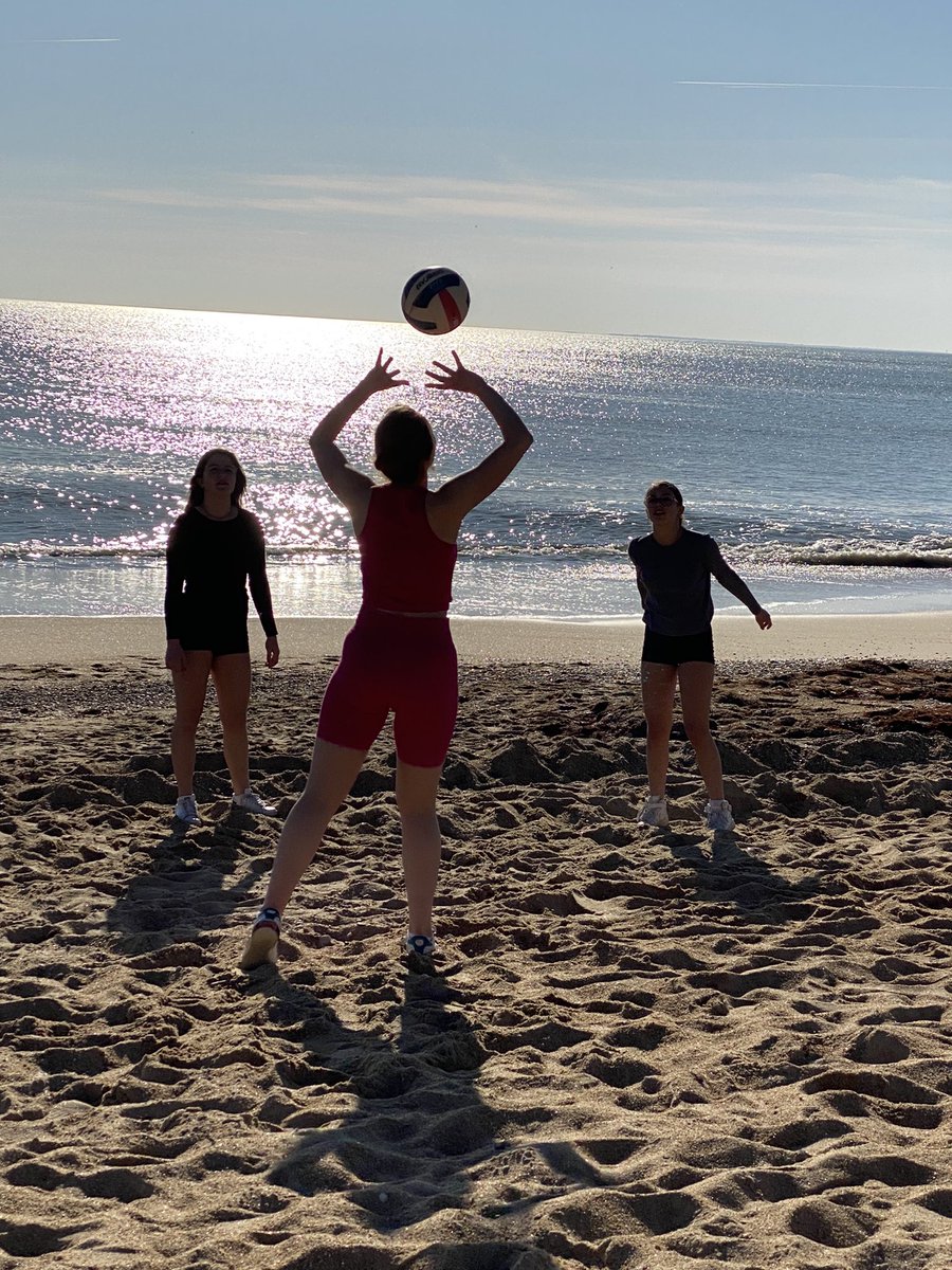 Championnat de France lycée filles volley 4x4 en Vendée. C’est aussi un cadre magnifique <a href="/lycCDGDijon/">Lycée International Charles De Gaulle Dijon</a> <a href="/unss/">UNSS_National</a> @UNSSdijon <a href="/UNSS21/">UNSS 21</a> <a href="/UNSSvendee/">Unss_85</a>