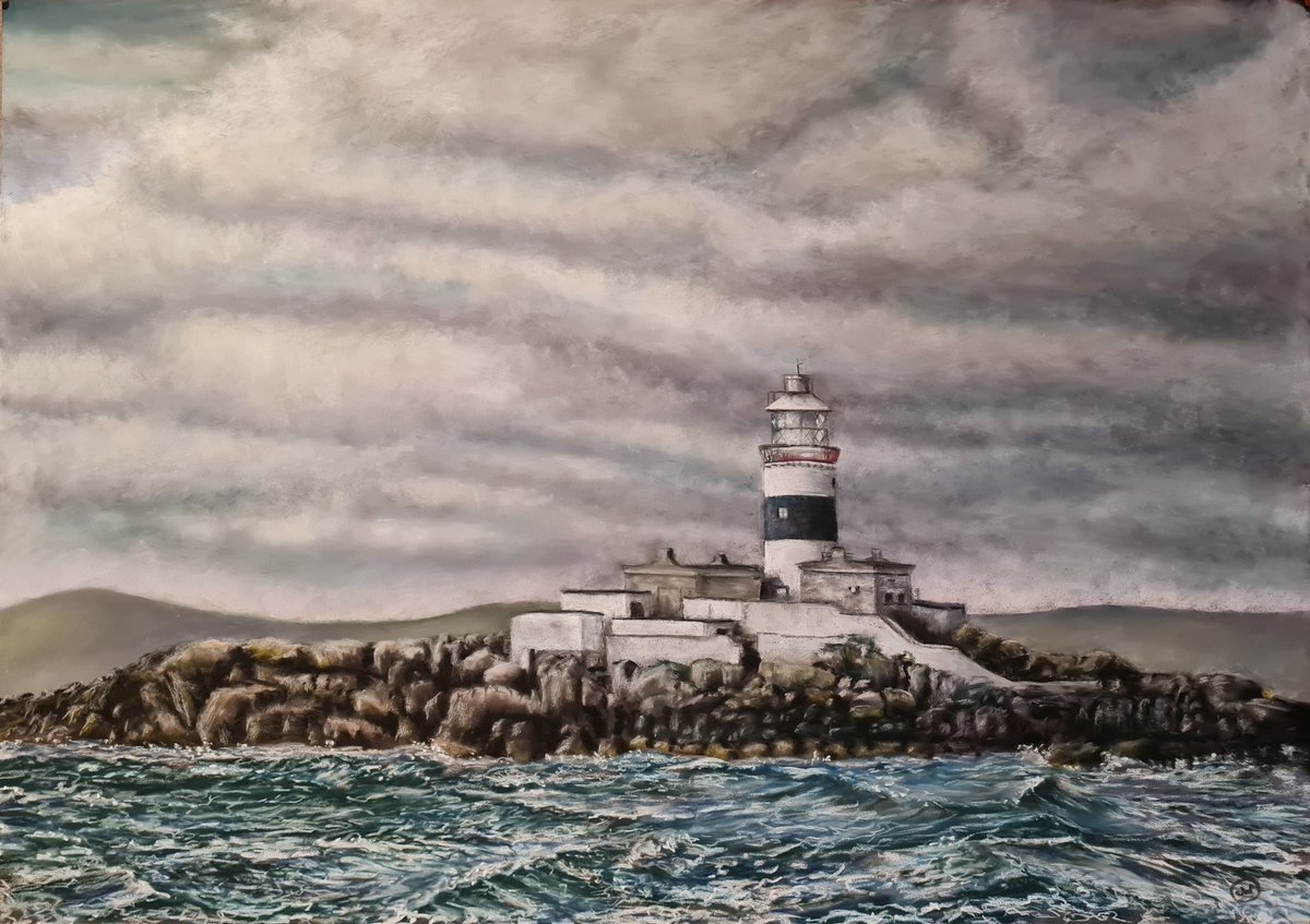 My latest #workinprogress is the 3rd in a series of 4 #lighthouses
This is #Haulbowline in #carlingfordlough its the #rapunzelstower of lighthouses. A tricky white-knucle painting
#artistsontwitter #discoverni #irishartist #pastelart #seascape