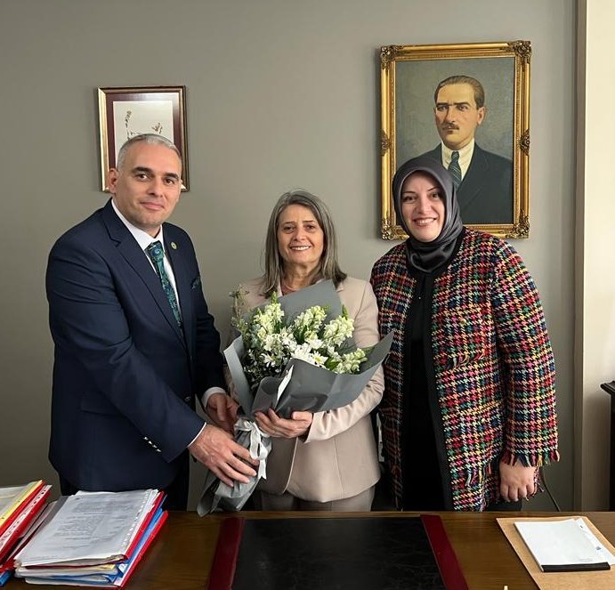 hkvelioglu's tweet photo. 5 Nisan Avukatlar Günü münasebetiyle Türkiye Barolar Birliği Başkan vekili ve CHP Trabzon Milletvekili Aday adayı Sibel Suiçmez 'i ziyaret ederek avukatlar gününü tebrik ettik. Değerli Başkanıma misafirperverliği ve eşsiz sohbeti için şükranlarımı sunuyorum. #5NisanAvukatlarGünü https://t.co/DQ8wxDbgaI