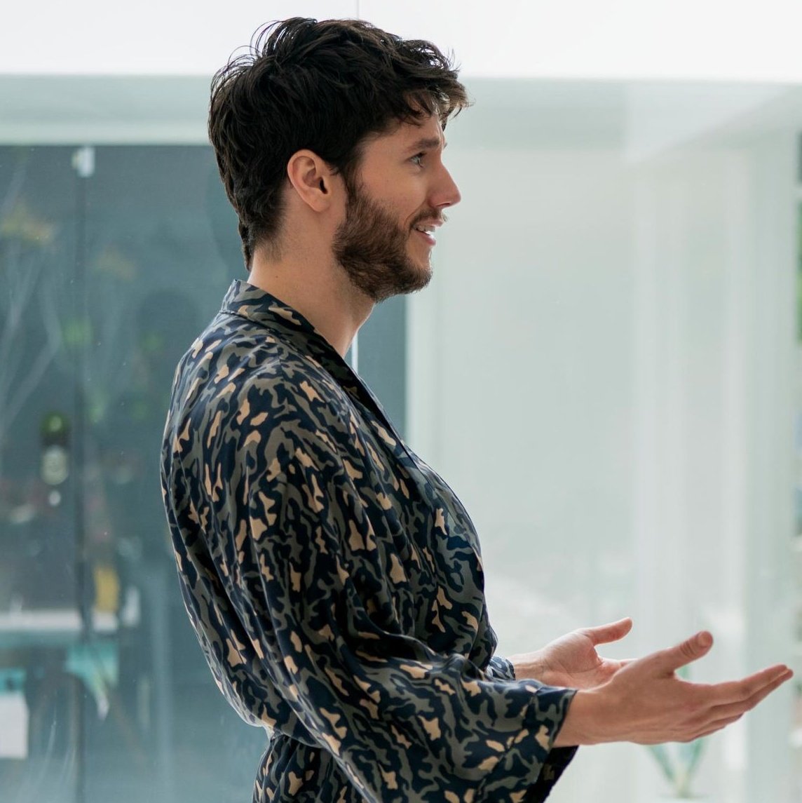 RPYouNetflix's tweet photo. © 𝐘𝐎𝐔 › 𝗡𝗲𝘄 𝗠𝗲𝘀𝘀𝗮𝗴𝗲

A rich kid turned a recovering addict, turned aspiring screenwriter, living in los angeles. Groundbreaking. Oh, and absolutely nobody asked to hear your latest idea for a screenplay, but sure Forty, go ahead, I'm listening. I swear. #RPYou https://t.co/ymPedrl79u