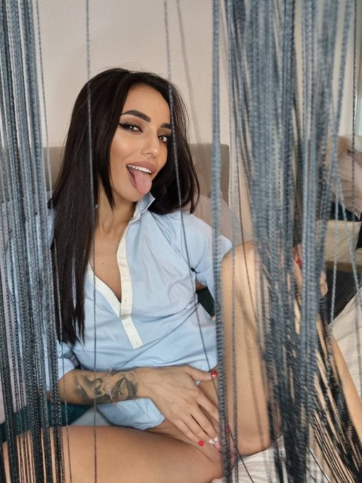 Just laying around, being cute and that 🤭👅 https://t.co/lOTmhSlRkz