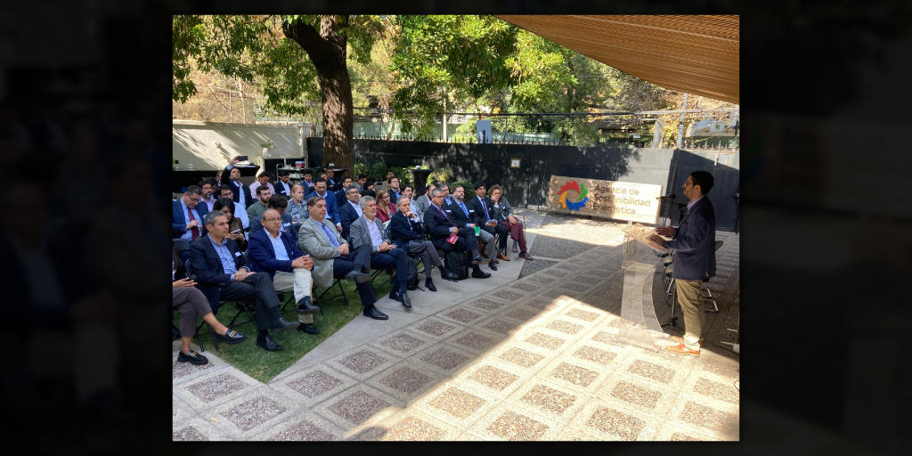 Hoy en la jornada de discusión del PL de #TransicionEnergetica del <a href="/MinEnergia/">Ministerio de Energía</a> y con el kick off del ministro <a href="/DiegoPardow/">Diego Pardow</a> , <a href="/EdAndradeH/">Eduardo Andrade</a> dijo que desde #ACEN valoramos las propuestas planteadas y entendemos que éste es el primer paso en la discusión y mejoramiento de esta ley.