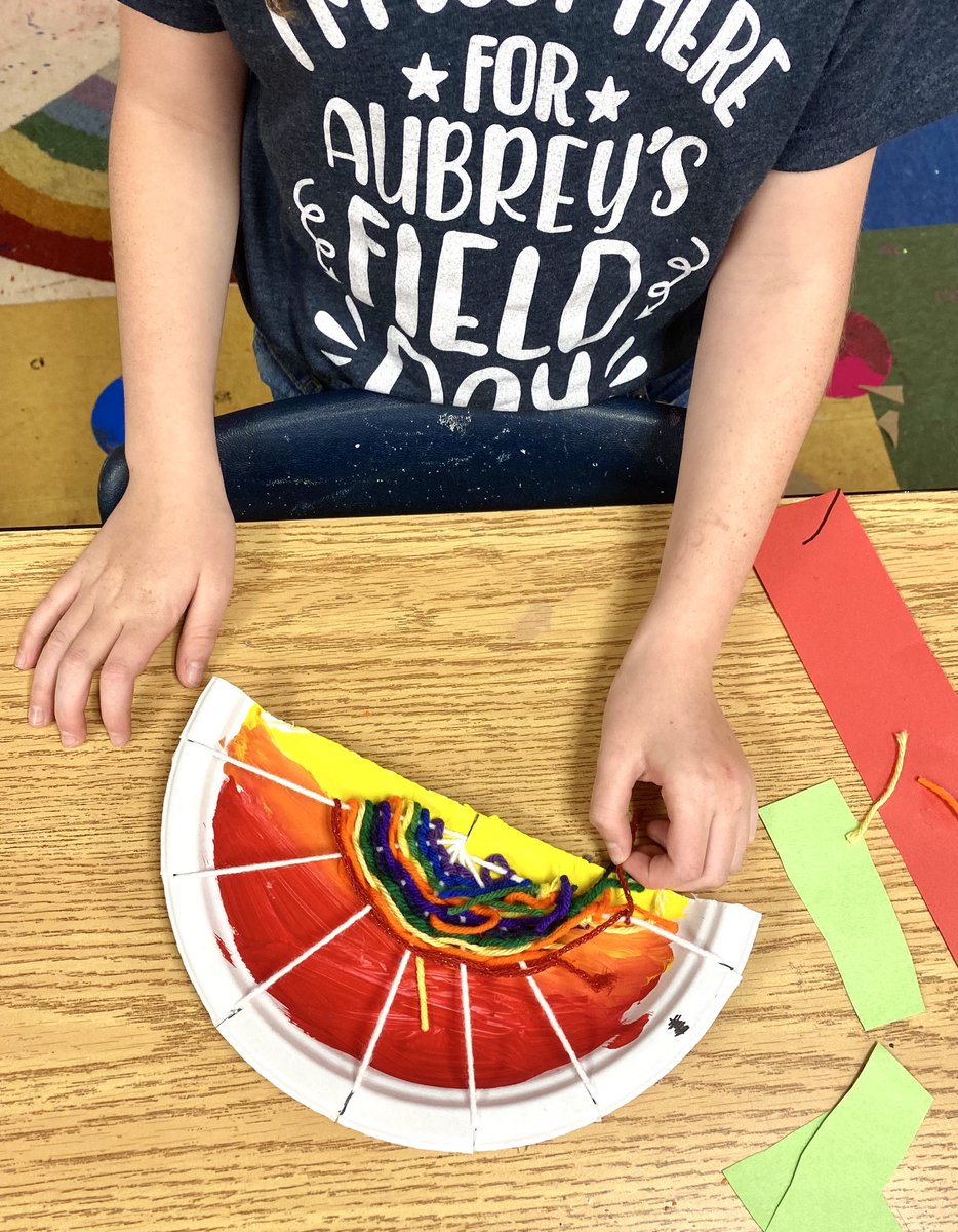 MonacoArtStudio's tweet photo. These artists learned that weaving is one of the oldest art forms and how different cultures from around the world have used weaving. Mrs. O shared some of her original weavings as well as work from some of her favorite weavers of today! @aubrey_mes #inspiringhope @aubreyisd https://t.co/d6b0kprrIz