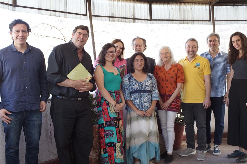 🇨🇱Noticia | Nos reunimos con
<a href="/apimondia/">Apimondia</a> 🐝 para explorar alternativas para sumarnos a <a href="/Apimondia_Chile/">Apimondia Chile 2023</a>
2023 junto a los apicultores del programa “Recuperación y reactivación económica del rubro apícola para productores en Los Lagos'' 👇
rimisp.org/noticia/notici…