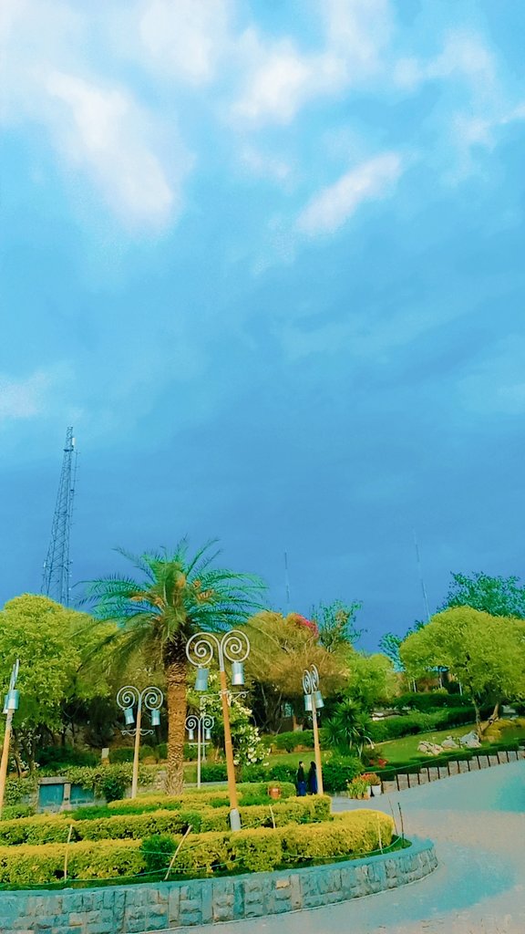 ParasSAhmed's tweet photo. Drop your sky pic https://t.co/rBgn9qFEfp