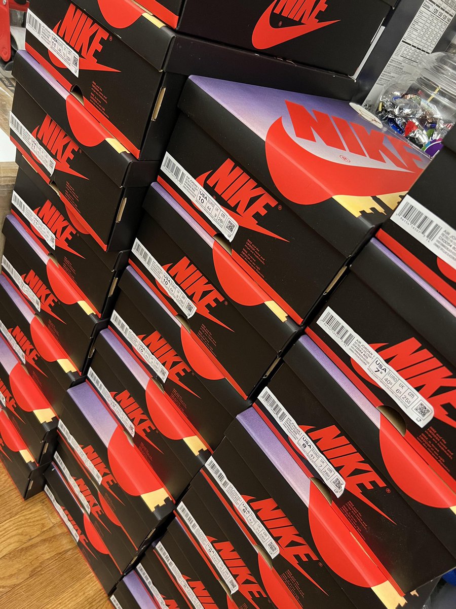 AJ1 Skyline claims that were available FCFS for all holders under retail have been shipped 🔌🫂✨

Stay tuned for more 📦🔥