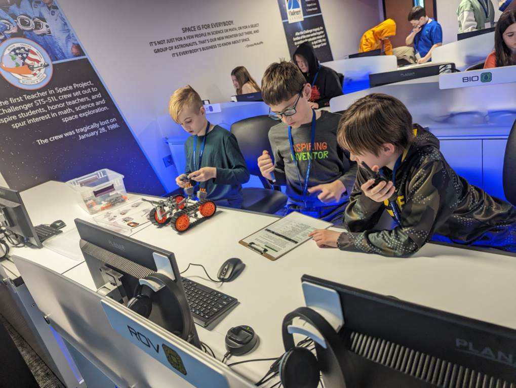 eastmansara's tweet image. Best. Field trip. EVER! In a lunar quest, students had to collaborate and communicate to launch astronauts to the moon, assemble a rover, and explore a lava tube. Highly recommend @ChallengerCtr for a memorable experience. #gmisrocks #mifflinsd