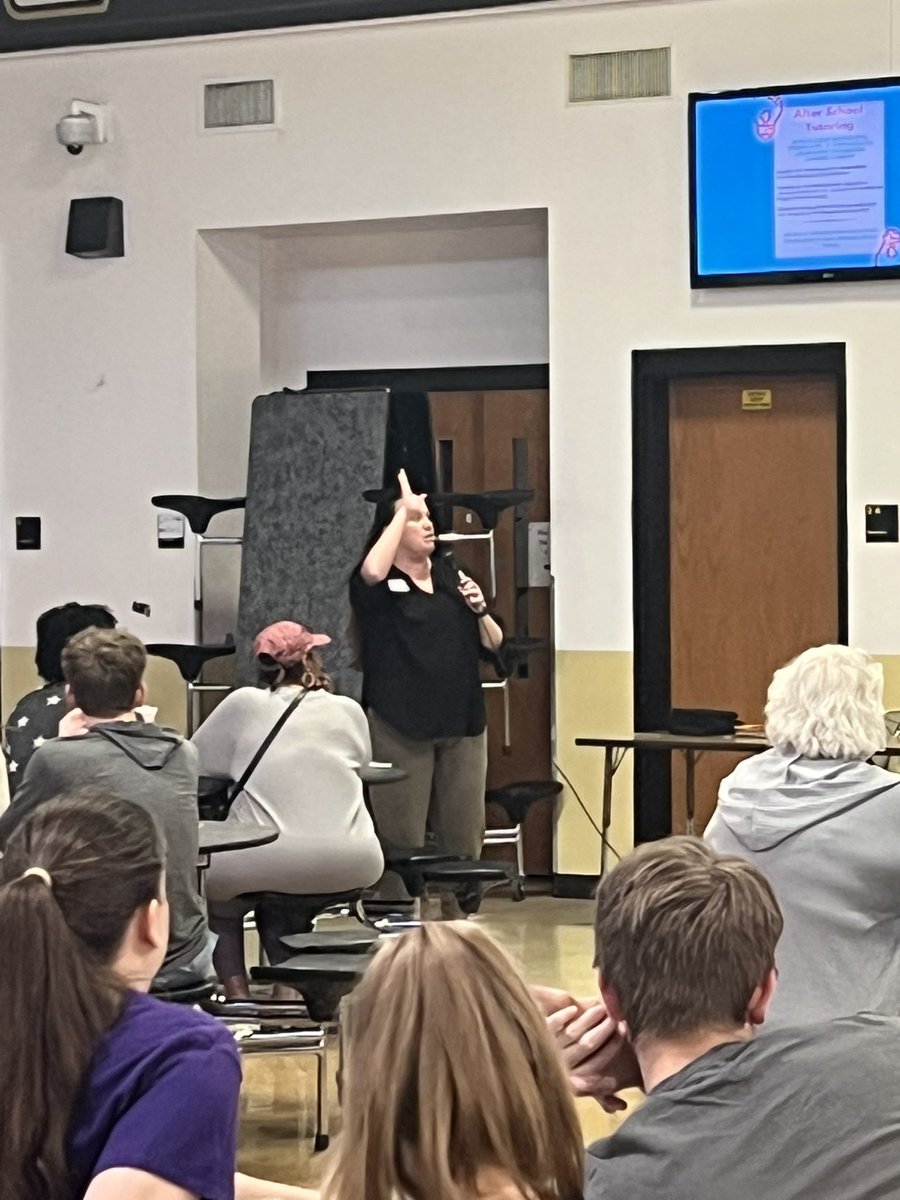 steepFHN's tweet photo. Thank you, Kat Keating, from St. Charles Community College, for presenting to the #FHNCommunity about benefits of the A+ Program this evening. Thank you, @smjohnson623, for organizing! #KnightSchool https://t.co/ePalHstopE