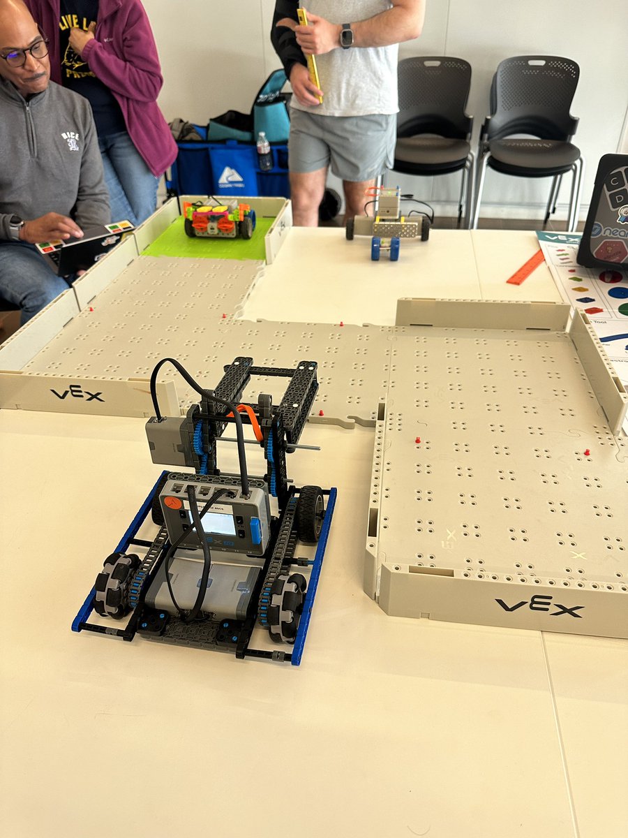 Such a fun day of learning with <a href="/DroneBlocks/">DroneBlocks</a> &amp; <a href="/VEXRobotics/">VEX Robotics</a> along with my <a href="/budewigbulldogs/">Budewig Intermediate</a> buddies <a href="/MrBMelendez/">Mr. Melendez</a> and <a href="/JMTechieMindset/">J Marquez</a>. Special thanks to <a href="/RiceU_STEM/">R-STEM</a> and <a href="/CSTAGreaterHou/">CSTA Greater Houston</a> for making it happen. <a href="/aliefstem/">Alief STEM</a> <a href="/AliefISD/">Alief ISD</a>