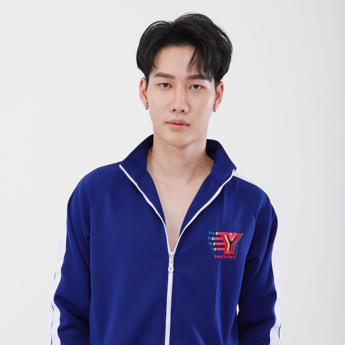 ENTSYNCTHAiLAND's tweet photo. Official Actors : คู่เกมเมอร์ กับคุณหนูสายเปย์ 🎮💸
บุ๊ค ชารุจ บุญพยัคบุตร #bookcharut
รับบท เจ้าเอย เกมเมอร์หนุ่ม
👥
เปปเปอร์ อติศักดิ์ ฐานะวันดี #pepperatisak
รับบท นะนาย คุณหนูสายเปย์
.
#BornToBeYTheSeries
#borntobey
#WELLTHAiLAND https://t.co/5shKX3LORw