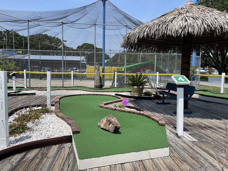 CouplePutts's tweet image. wp.me/p75eKX-4iJ Celebrating a #MiniGolfMonday w/ a quick Drive-By #MiniGolfReview of Fast Eddies Fun Center in Pensacola, Florida. A COST 9-hole Micro-Golf #MiniGolf course. Looks solid!