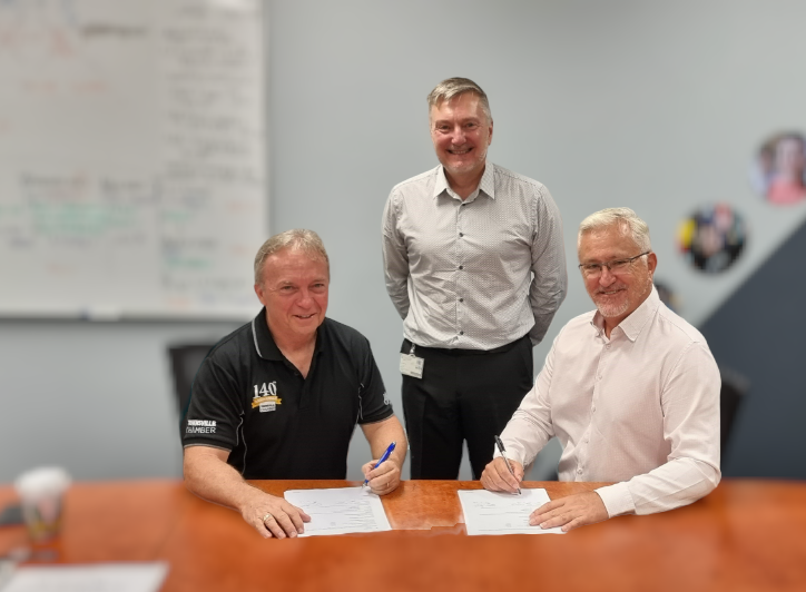 𝙍𝙚𝙣𝙚𝙬𝙚𝙙 𝘾𝙤𝙧𝙥𝙤𝙧𝙖𝙩𝙚 𝙋𝙖𝙧𝙩𝙣𝙚𝙧𝙨𝙝𝙞𝙥 | 𝙅𝙖𝙢𝙚𝙨 𝘾𝙤𝙤𝙠 𝙐𝙣𝙞𝙫𝙚𝙧𝙨𝙞𝙩𝙮 Delighted to announce, James Cook University has renewed its Corporate Partnership.
📷 CEO Michael Kern, Professor Stephen Boyle, Professor Marcus Lane
#chamberofcommerce #Chamber