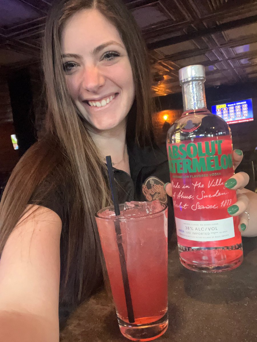 paddykellys's tweet photo. 🥇 NCAA Championship Tonight &amp; 🎤 Karaoke! Watch San Diego &amp; UConn battle it out tonight while singing some of your favorite jams! 🍉 Absolut will be here during the game/karaoke with Free tastings, drinks &amp; giveaways! ✅ Open till 1am &amp; Kitchen till Midnight! #ncaa #absolut https://t.co/rQAZ27aWO3