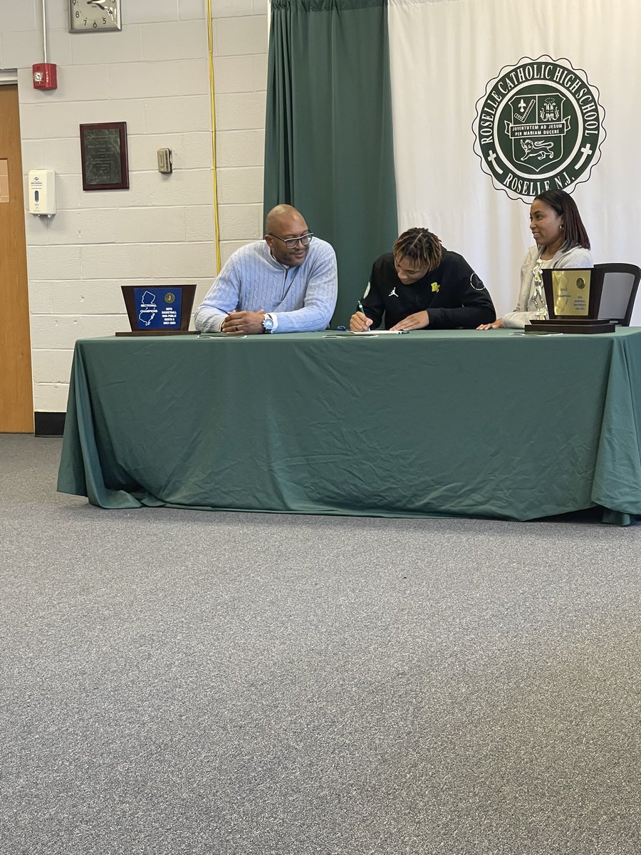 jerseyforce_'s tweet photo. congrats to @rfchris3 on committing to @saintrosembb on full scholarship. Chris was only w/ us for 1 year, but his impact on the program, coaches, players &amp; his team cannot b measured. 1 of the hardest working/playing, greatest kids u will ever meet, so proud of u CP #theforceway https://t.co/hHzgs7aDtM
