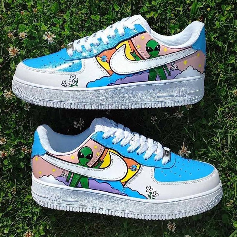 We are grateful to those people who supported us and will make free custom sneakers for them with free shipping.  
We did a snapshot of the wallets, so if you want to get the sneakers don't transfer nft from your wallet.  
Thank you fam❤️
#SoulPark_NFT #NFTCommunity #custom #AF1