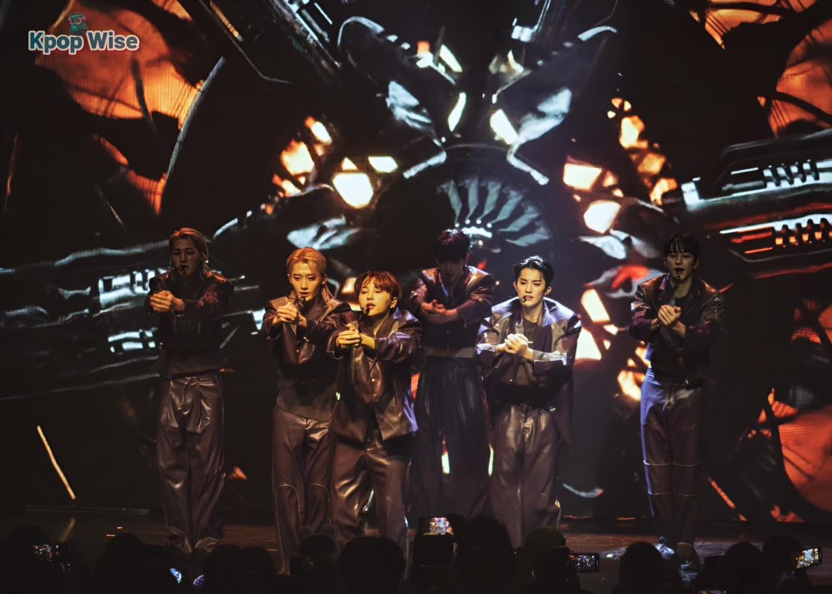 KpopWise's tweet photo. [Review] OnlyOneOf Heats up Chicago with Electrifying Performance 

Concert #review by Tay F. #photography by Micah S. 

🔗https://t.co/iLEgPcdJ9b 

#OnlyOneOf #온리원오브 #OnlyOneOfGrandAmericaTour #OnlyOneOfinChicago #OOO #OnlyOneOfTour #seOul_cOllectiOn #seOul_drift https://t.co/InlUqO7fr2