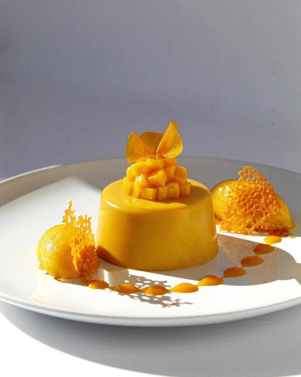 heywood_l's tweet photo. Mango inspired plated dessert🥭🌱

Mango Panna Cotta | Mango Sorbet | Mango Coulis | Mango Fruit Leather | Fresh Mango | Mango Coral Tuile | https://t.co/7it0C677Vz