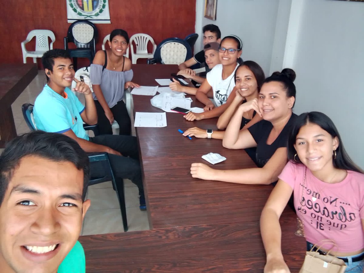 Hoy Lunes 03/04 iniciando Semana Santa, la Juventud Carupanera planificando y Organizando Actividades con <a href="/edgargarcia7/">Edgar Garcia Peña</a> para ganar las Elecciones Primarias 22/10.
Y vuelva la ProsperidAD para Venezuela con <a href="/prospericarlos/">Carlos M. Prosperi</a>