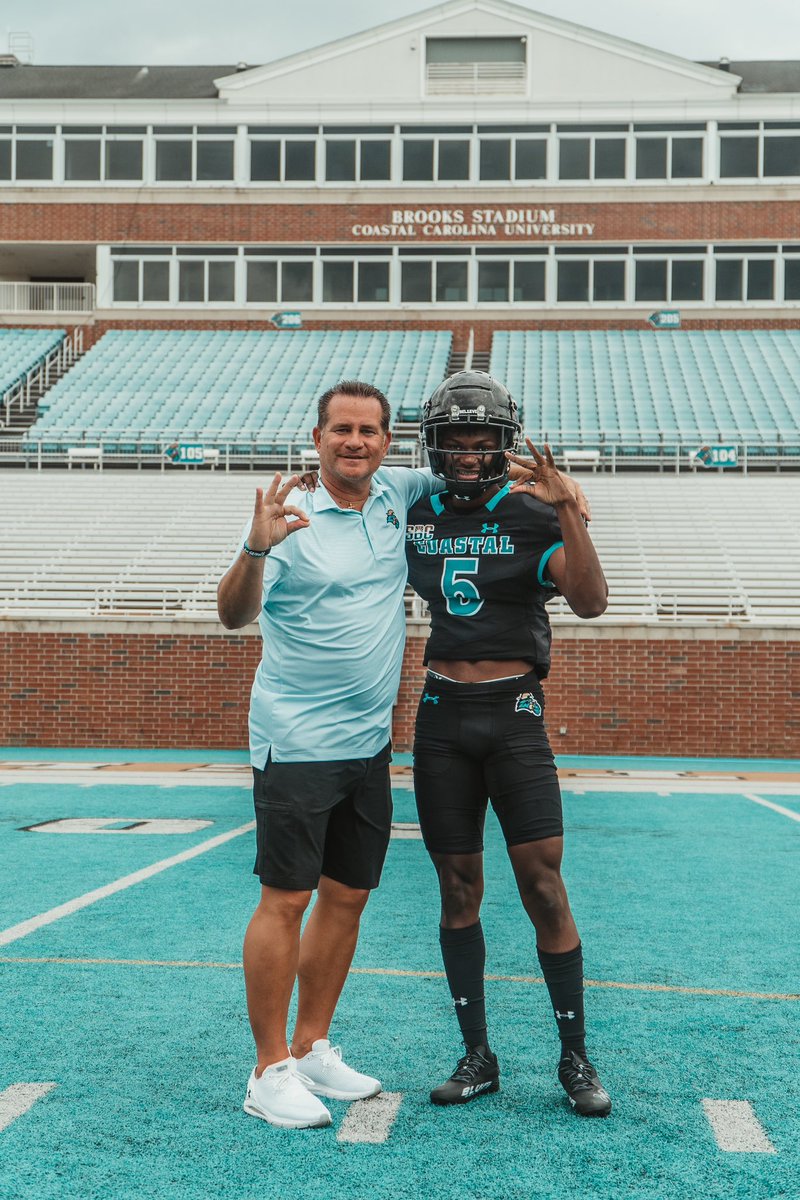 DaMareWilliams3's tweet photo. Had a great time at Coastal Carolina last weekend! Can’t wait to be back!💙@Coachtimbeck @CoachMattPearce @CoachParks84 @rbrindley0526 @SMHSMustangsFB  @CoastalFootball https://t.co/Z4xfKWY2hm