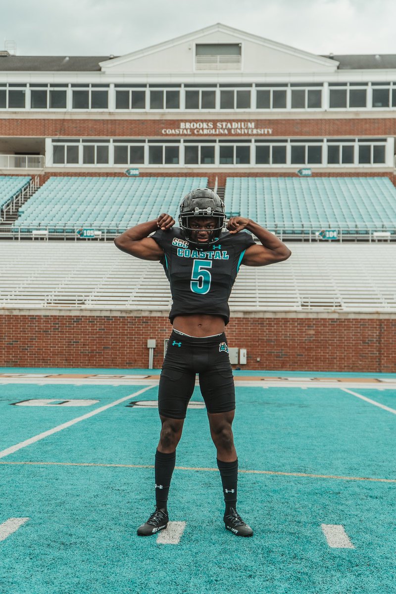 DaMareWilliams3's tweet photo. Had a great time at Coastal Carolina last weekend! Can’t wait to be back!💙@Coachtimbeck @CoachMattPearce @CoachParks84 @rbrindley0526 @SMHSMustangsFB  @CoastalFootball https://t.co/Z4xfKWY2hm