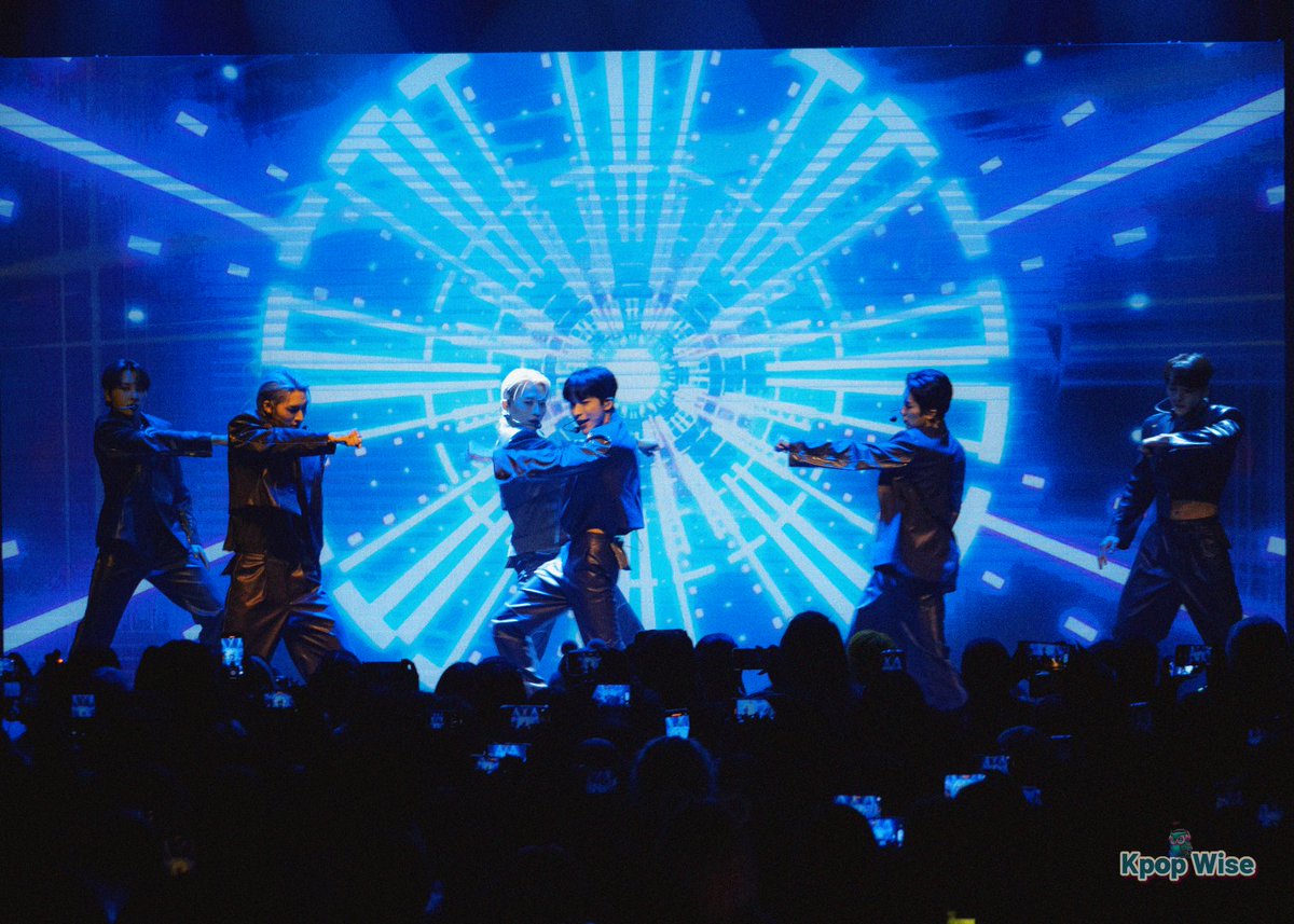 KpopWise's tweet photo. [Review] OnlyOneOf Heats up Chicago with Electrifying Performance 

Concert #review by Tay F. #photography by Micah S. 

🔗https://t.co/iLEgPcdJ9b 

#OnlyOneOf #온리원오브 #OnlyOneOfGrandAmericaTour #OnlyOneOfinChicago #OOO #OnlyOneOfTour #seOul_cOllectiOn #seOul_drift https://t.co/InlUqO7fr2