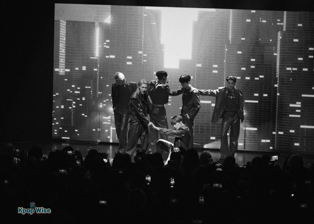 KpopWise's tweet photo. [Review] OnlyOneOf Heats up Chicago with Electrifying Performance 

Concert #review by Tay F. #photography by Micah S. 

🔗https://t.co/iLEgPcdJ9b 

#OnlyOneOf #온리원오브 #OnlyOneOfGrandAmericaTour #OnlyOneOfinChicago #OOO #OnlyOneOfTour #seOul_cOllectiOn #seOul_drift https://t.co/InlUqO7fr2