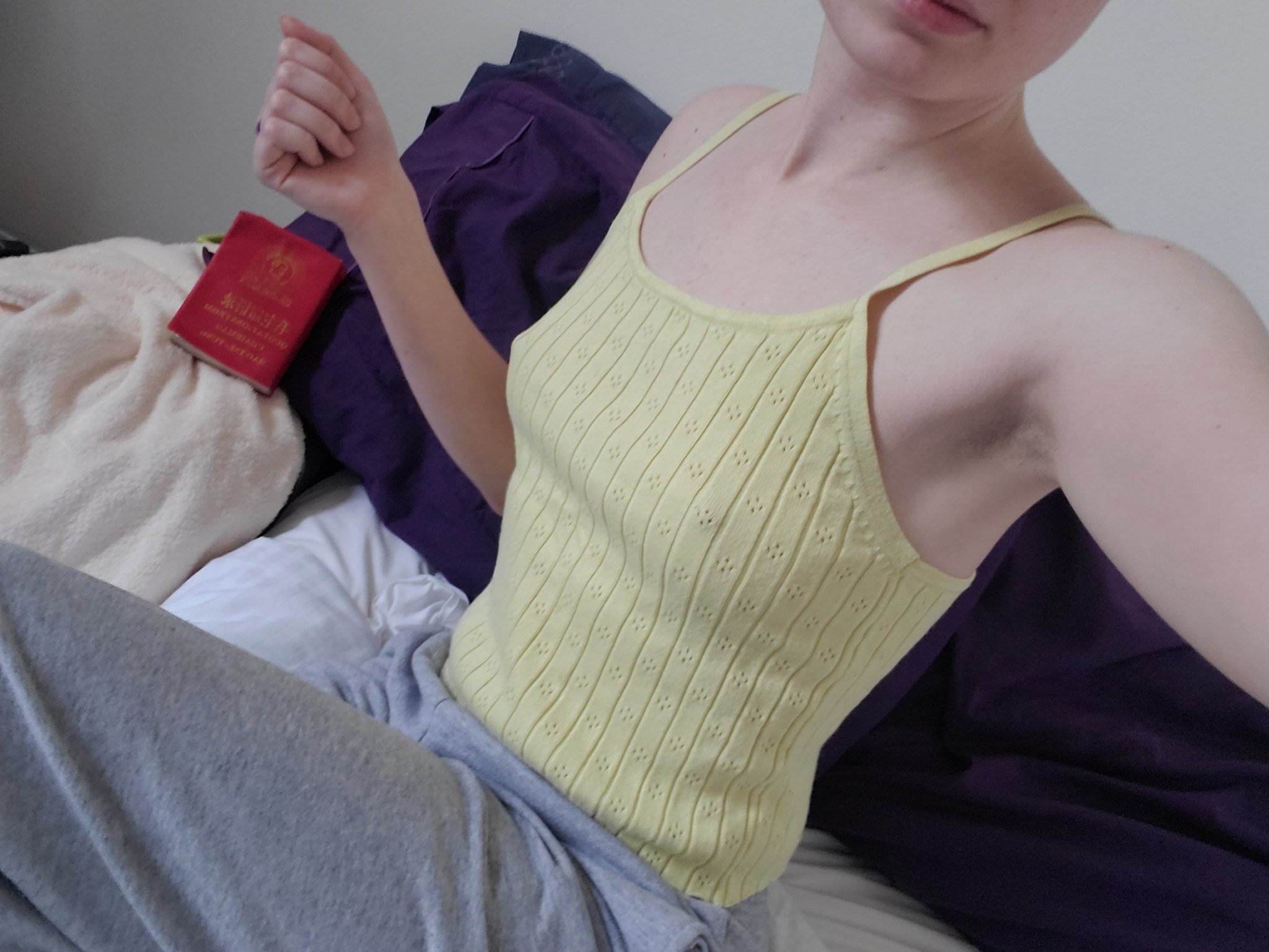 1 pic. I mean, what's even that cute about this outfit anyway?? 🙄🙄🙄 https://t.co/deDqHghTN0