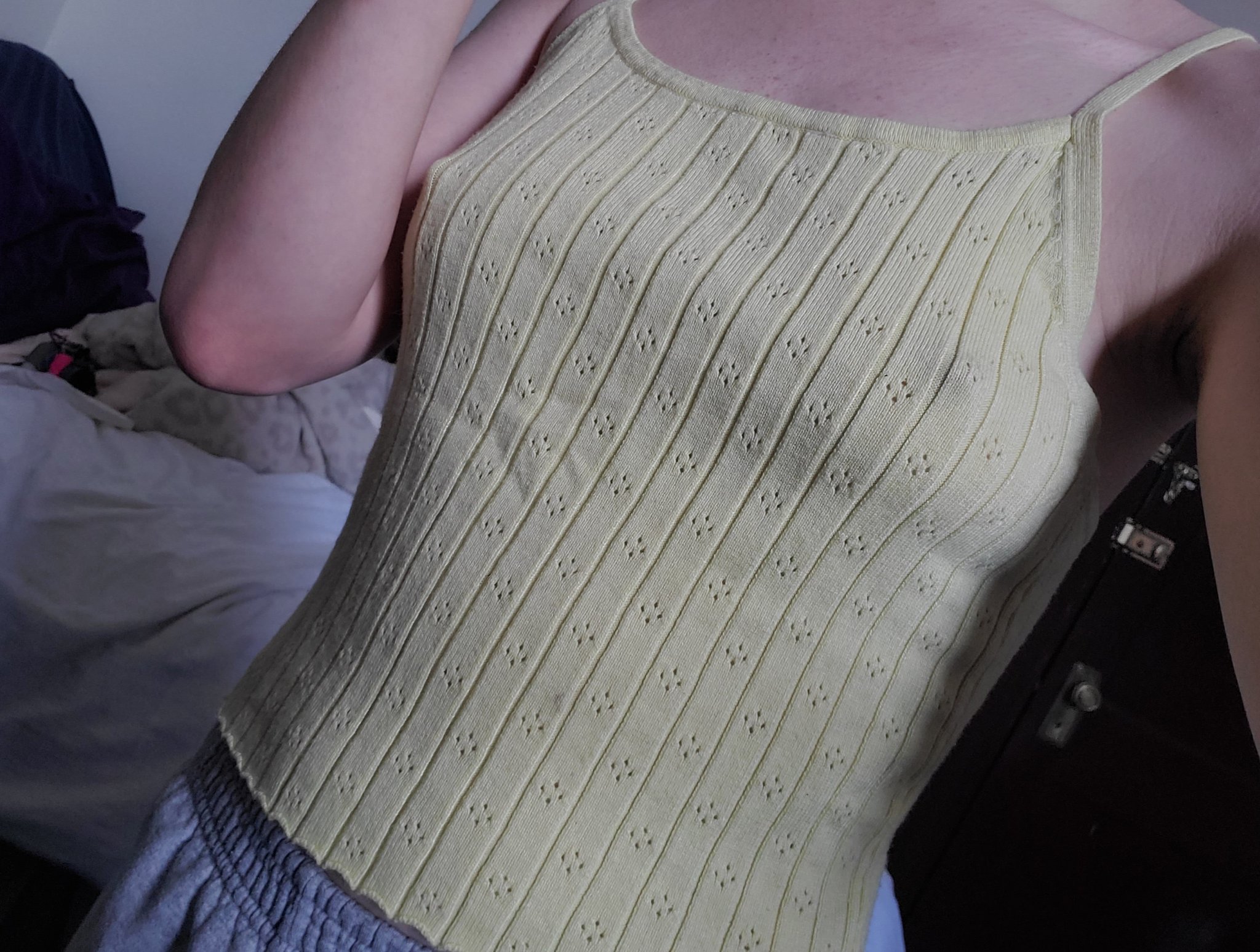 2 pic. I mean, what's even that cute about this outfit anyway?? 🙄🙄🙄 https://t.co/deDqHghTN0