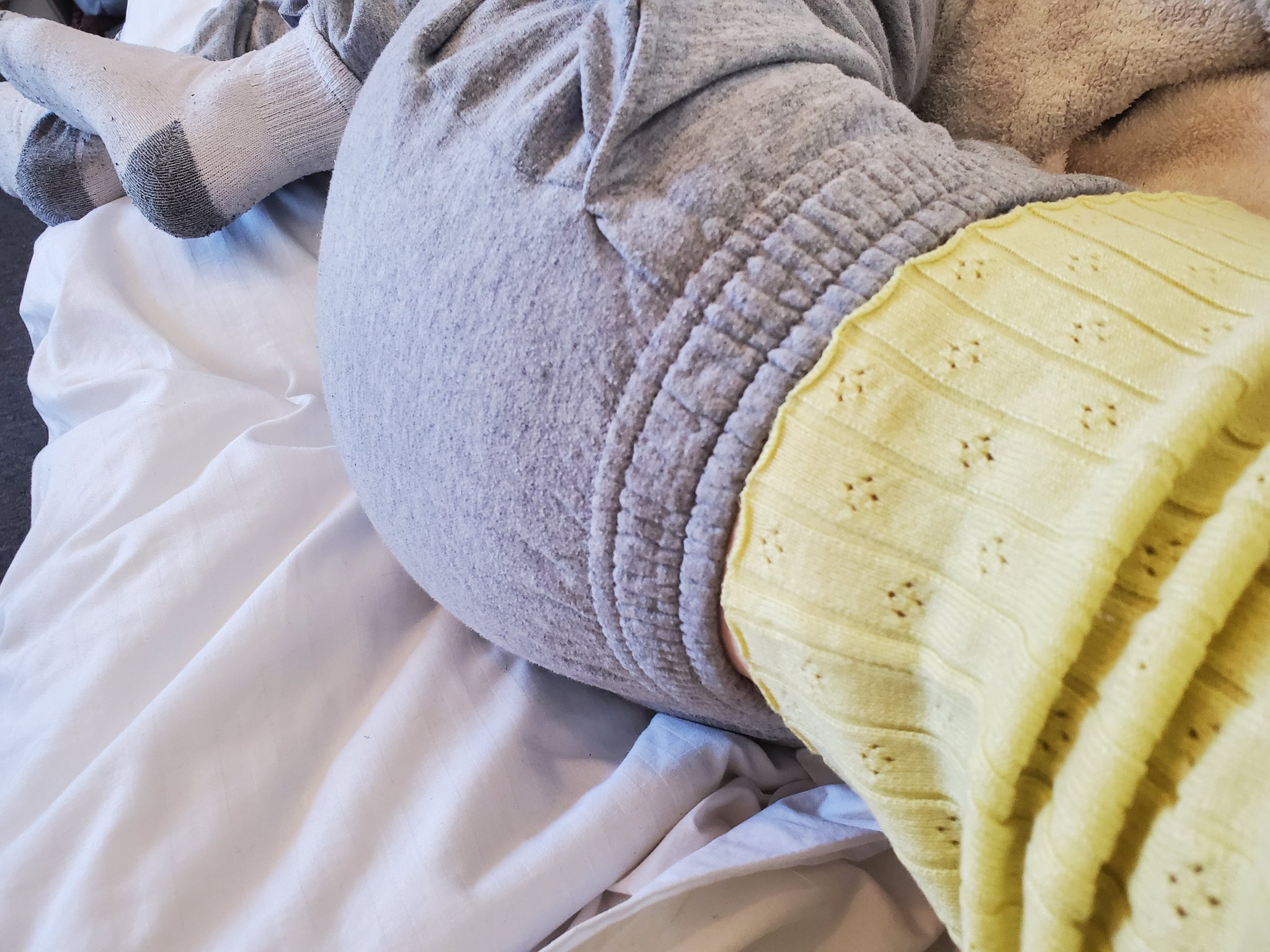 3 pic. I mean, what's even that cute about this outfit anyway?? 🙄🙄🙄 https://t.co/deDqHghTN0