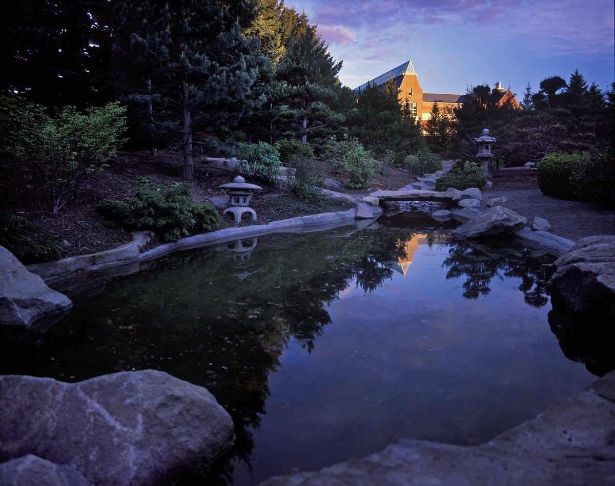 CentralWashU's tweet photo. There's nothing like a sunset in Ellensburg! 🌇🐾 What's your favorite sunset memory from the 'Burg? #cwu #eburg https://t.co/vPKdttutM2