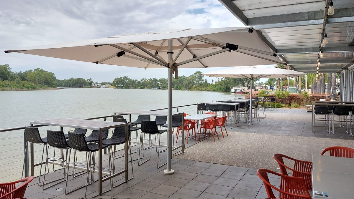 pfwaus's tweet photo. Riverside dining at the Renmark Club beside the Murray River in #RenmarkSA #SouthAustralia #Australia #Travel #TravelOz #Foodie https://t.co/UQdmX0AN6S