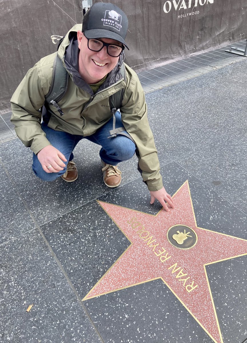 m_foley7's tweet photo. How cool it was to step off our tour bus and immediately spot this @VancityReynolds ⭐️ Tonight we see another 🇨🇦 @FreddieFreeman5 with the #LADodgers Tomorrow its @cmcdavid97 and more as the #Oilers take on the #Kings Great times here in #California https://t.co/WnwlFmtL6h