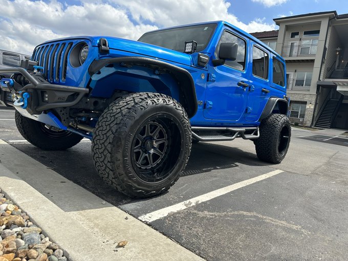 Let&rsquo;s start a car thread. What do your drive? No judgements here just love https://t.co/Jurl2wM89U
