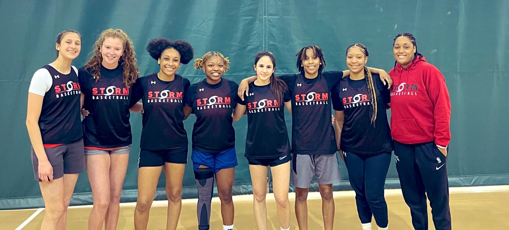 Max Buckets with most of her 24-Rise crew! ❤️